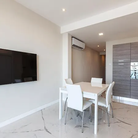Apartment Brand New Beachfront Delux Apt With Amazing View By 360 Estates *